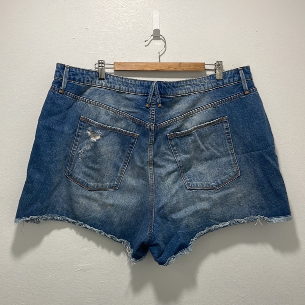 Good American Buttonfly Bombshell Ripped Jean Sho… - image 5